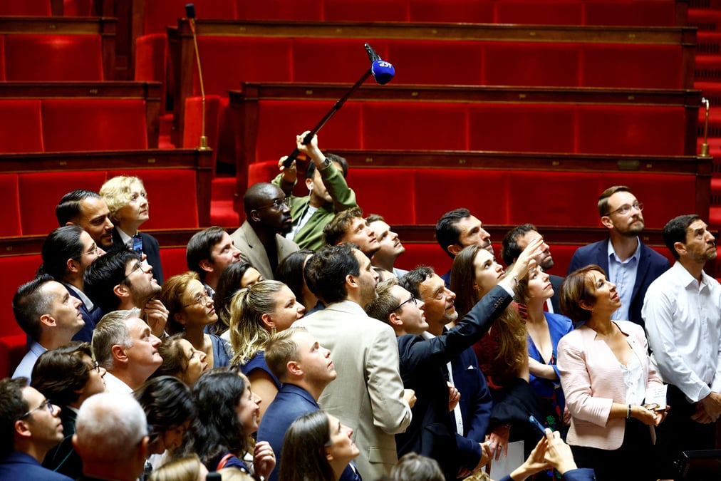 Des deputes nouvellement elus a l'assemblee nationale a paris