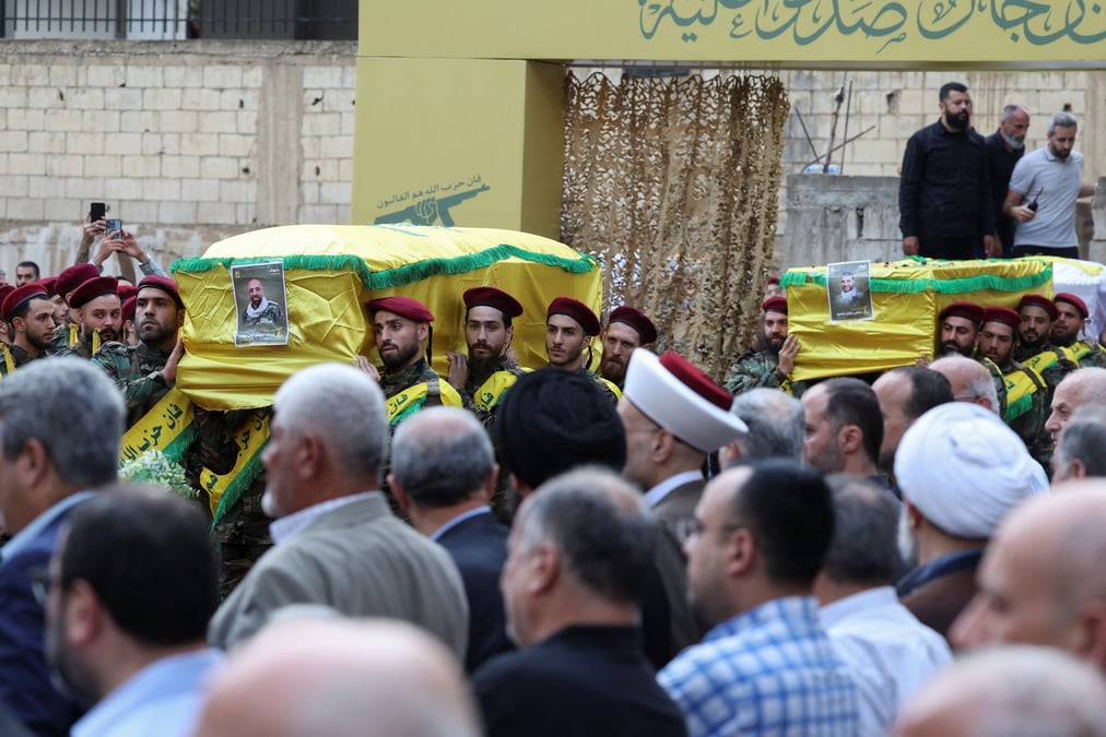 Les funerailles de personnes tuees lors de la detonation de teleavertisseurs a travers le liban