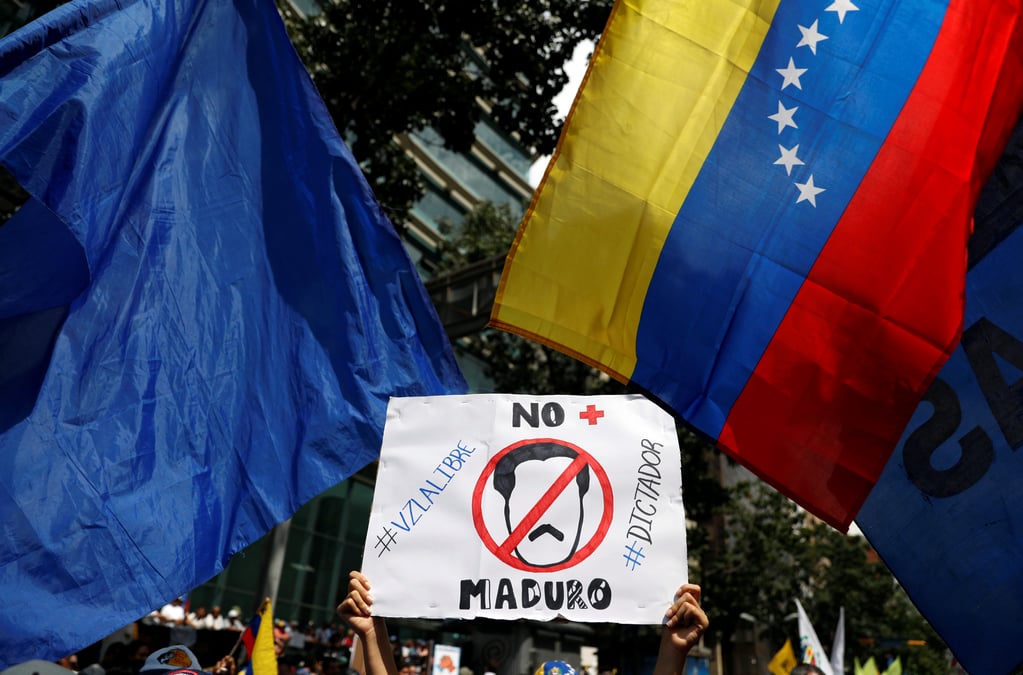 Des pays d'amerique latine ferment leurs frontieres au venezuelien maduro
