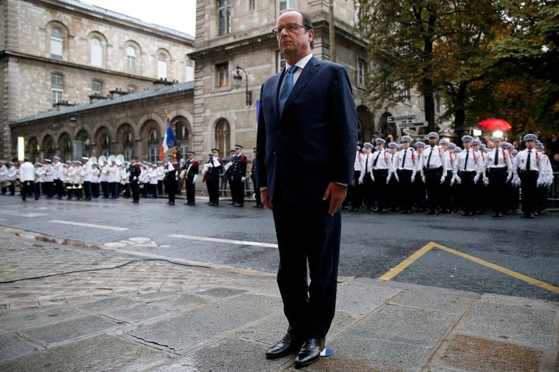 Hollande défend sa politique après le départ de Montebourg