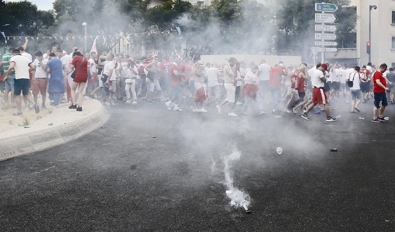 Des supporters interpelles a marseille avant le match pologne-ukraine
