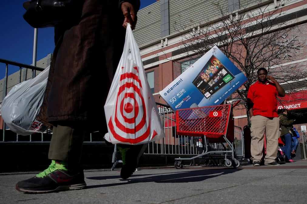 Target: hausse des ventes trimestrielles, le benefice pire que prevu