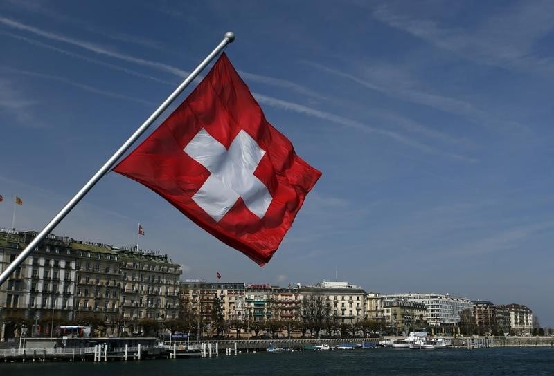 L'ue prolonge de six mois le regime d'equivalence accorde a la suisse