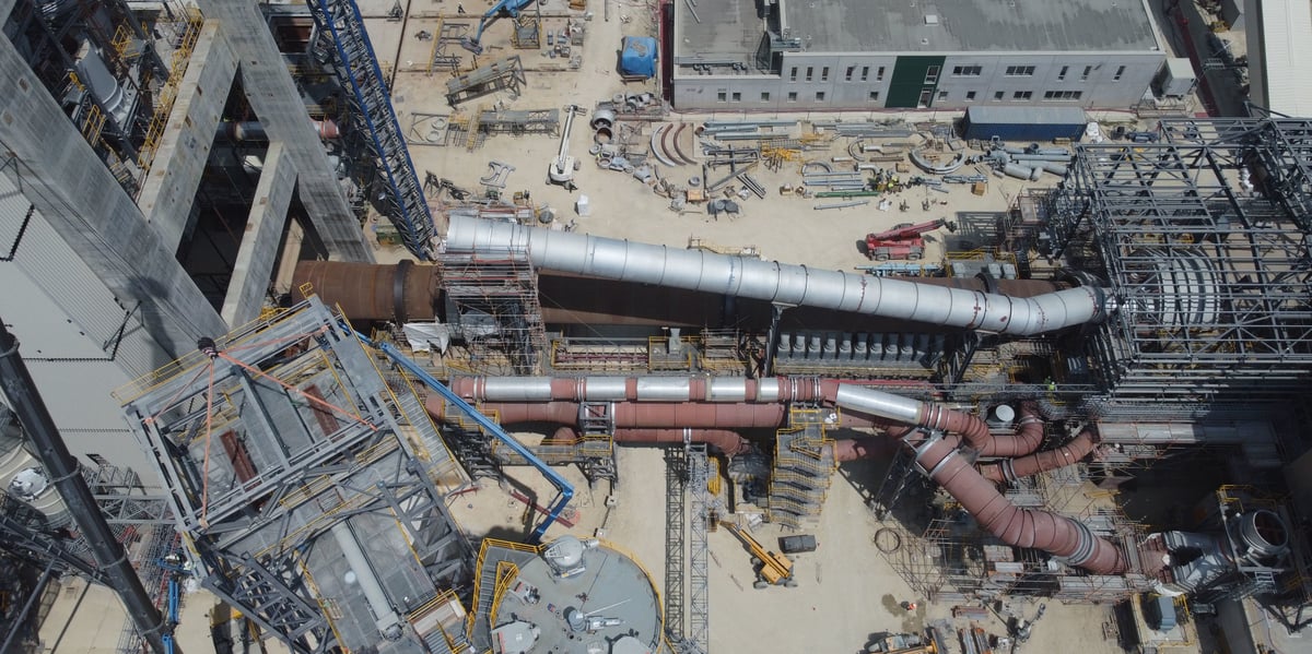 La reconstruction du four de la cimenterie d'Airvault dans les Deux-Sèvres doit se terminer fin 2025.