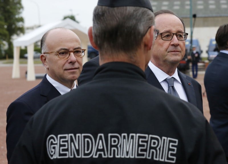 Cazeneuve condamne les violences a calais