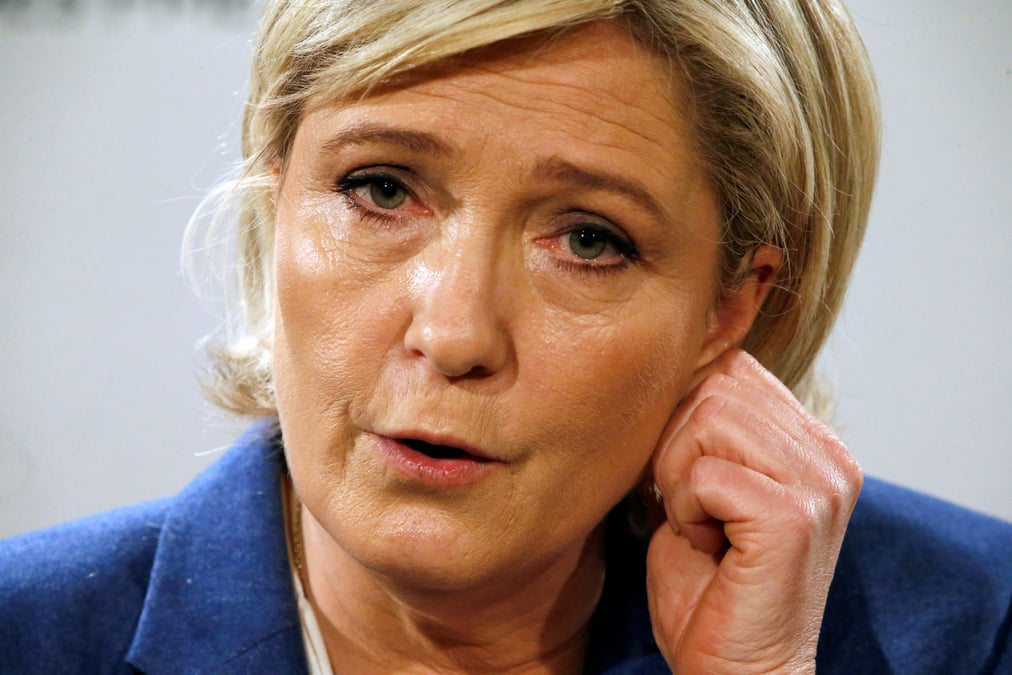 Le pen veut une "consultation" sur l'immigration