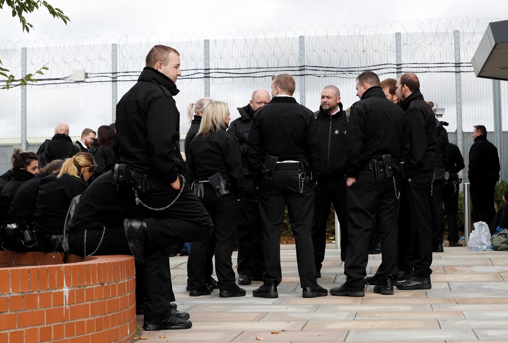 Les gardiens de prison britanniques manifestent contre l'insecurite
