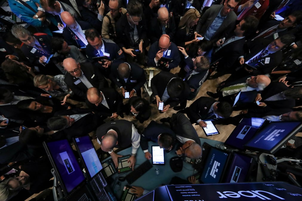 A wall st, le s&p-500 et le dow jones passent dans le vert