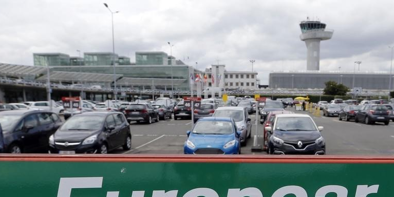 Europcar, plus forte baisse du sbf 120 a la mi-seance