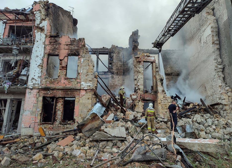 Photo des degats apres une frappe russe contre le port ukrainien de mykolaiv