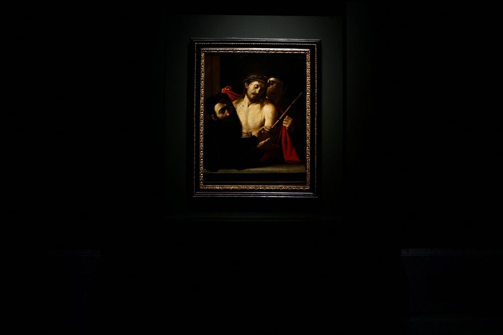 La peinture "ecce homo" du maitre baroque italien le caravage exposee au musee du prado a madrid