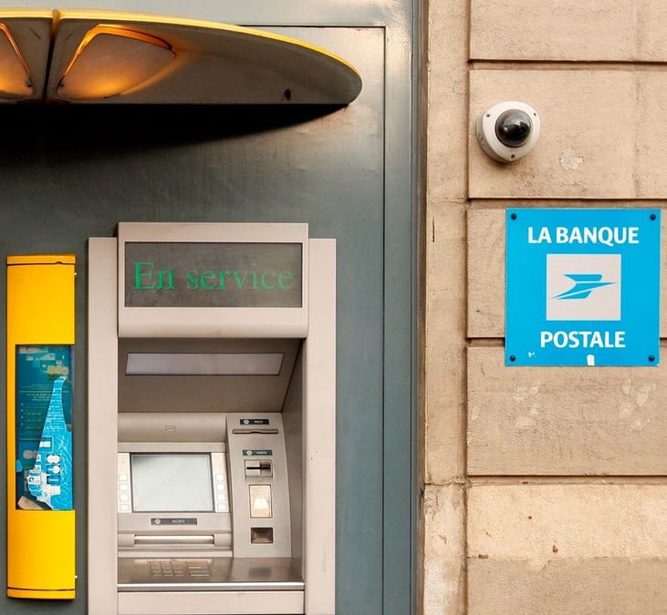 Huit gardes à vue pour escroquerie à la Banque postale