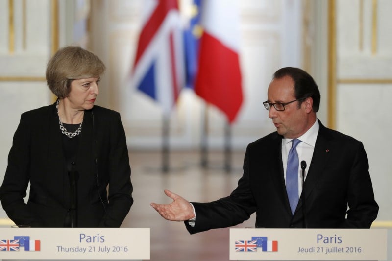 Hollande comprehensif, mais ferme face a may