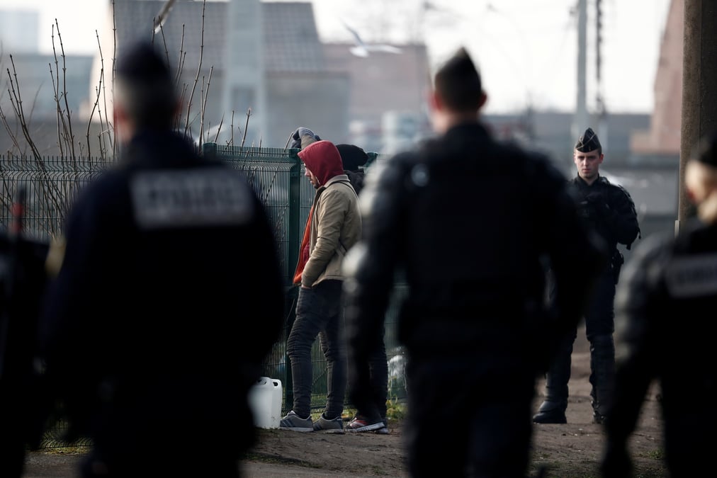 Evacuation d'un campement de migrants a calais