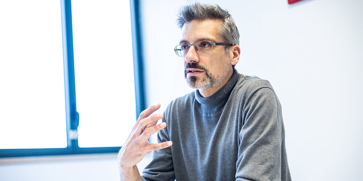 Portrait de Laurent Warlouzet historien spécialiste d'histoire de France et de la construction européenne.