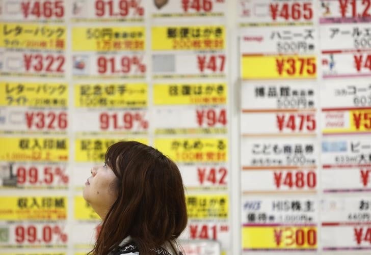 Tokyo dit n'avoir pas encore décidé de reporter la hausse de TVA