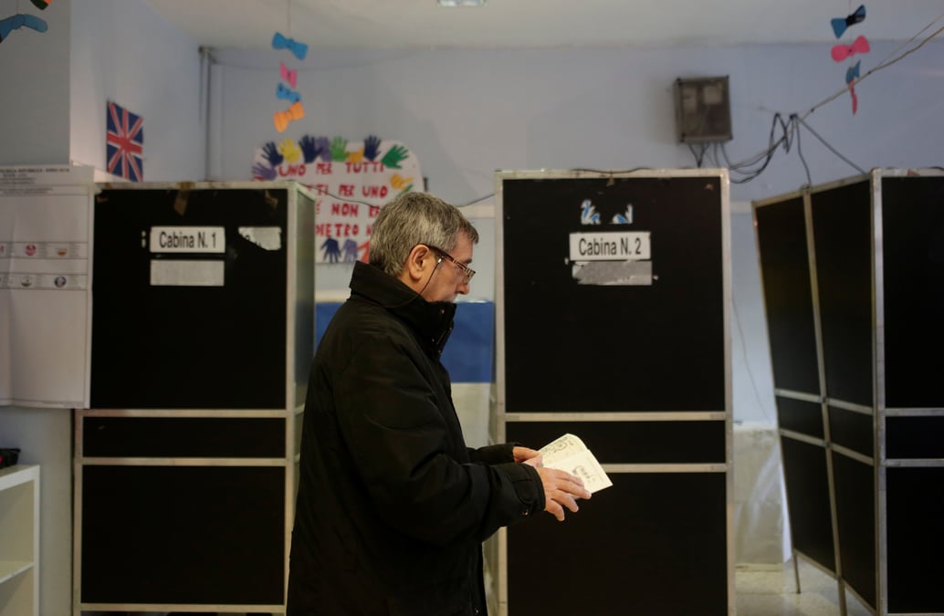 L'italie bloquee apres les elections, percee du m5s anti-systeme