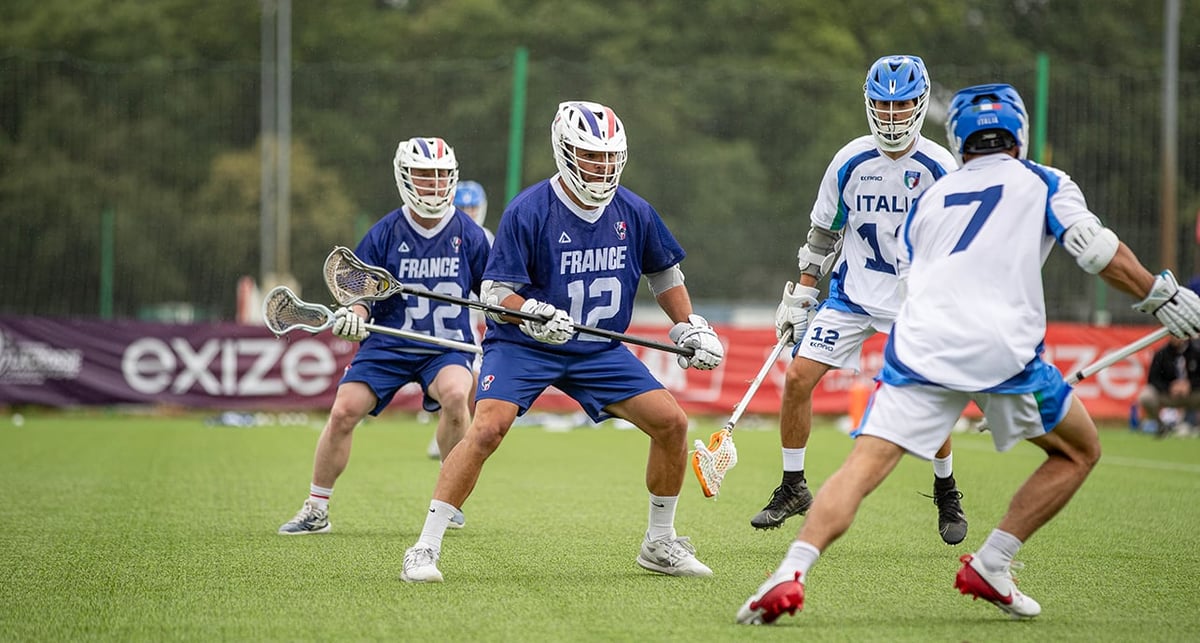 En France, 300 licenciés de lacrosse sont recensés.