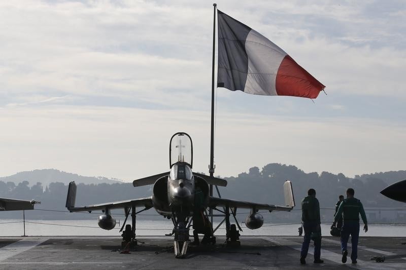Nouvelles frappes aeriennes de la france contre daech