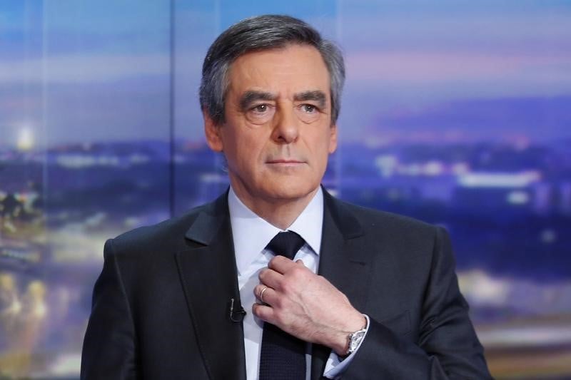 Fillon annonce qu'il ne se laissera pas "abattre"