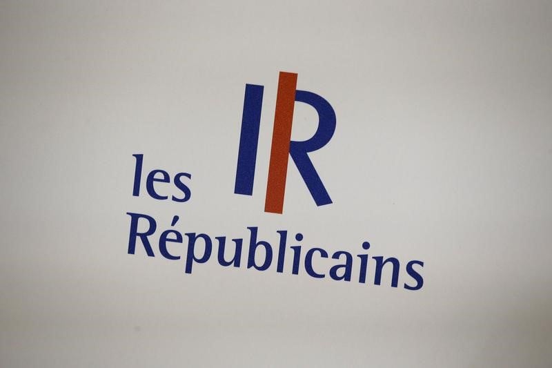 La droite veut capitaliser sur le soutien de valls a macron