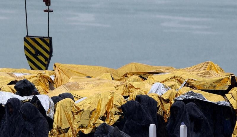 Huit cents migrants secourus par les gardes-cotes italiens