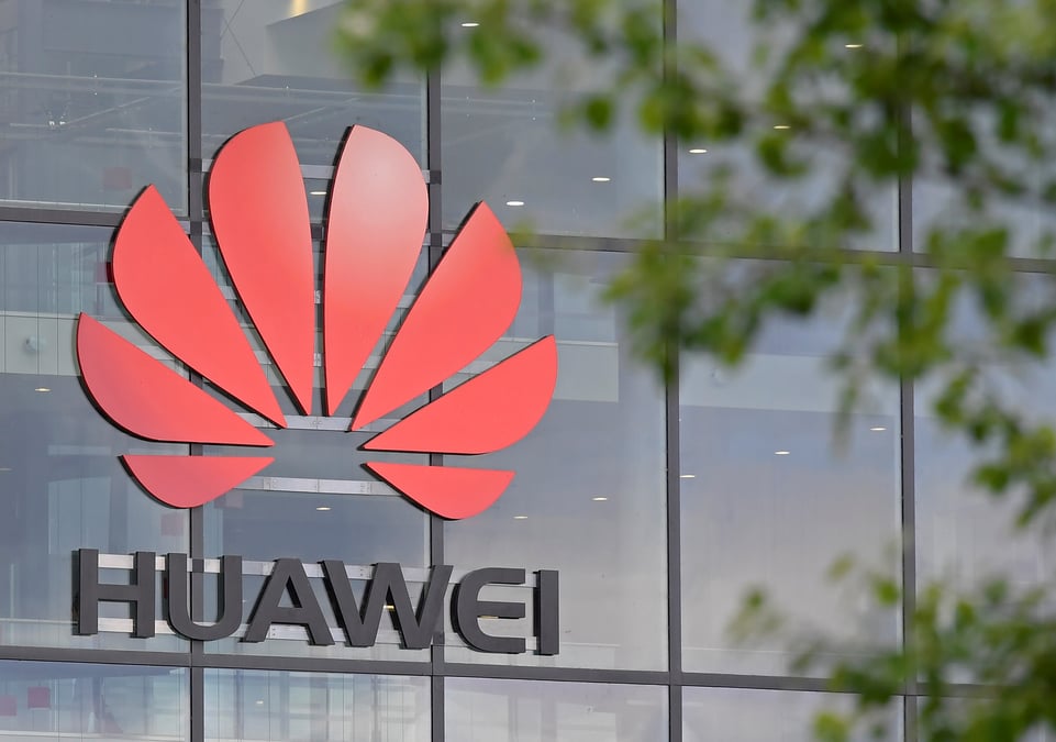 La france n'a pas l'objectif d'interdire huawei, declare macron