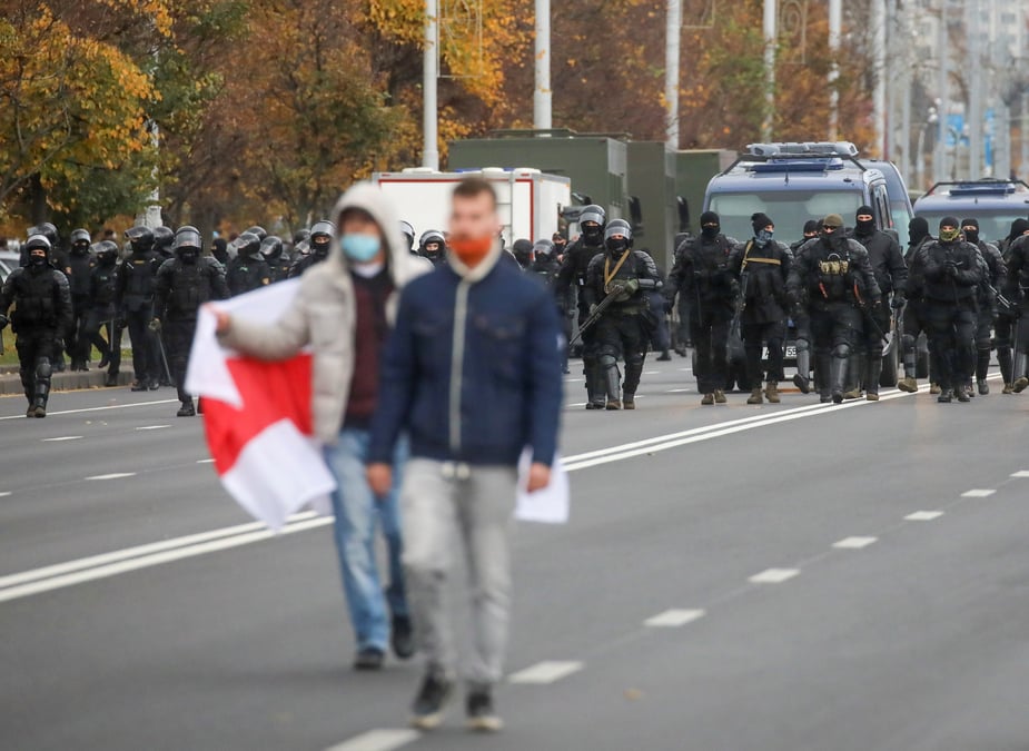 Plusieurs centaines de manifestants arretes en bielorussie