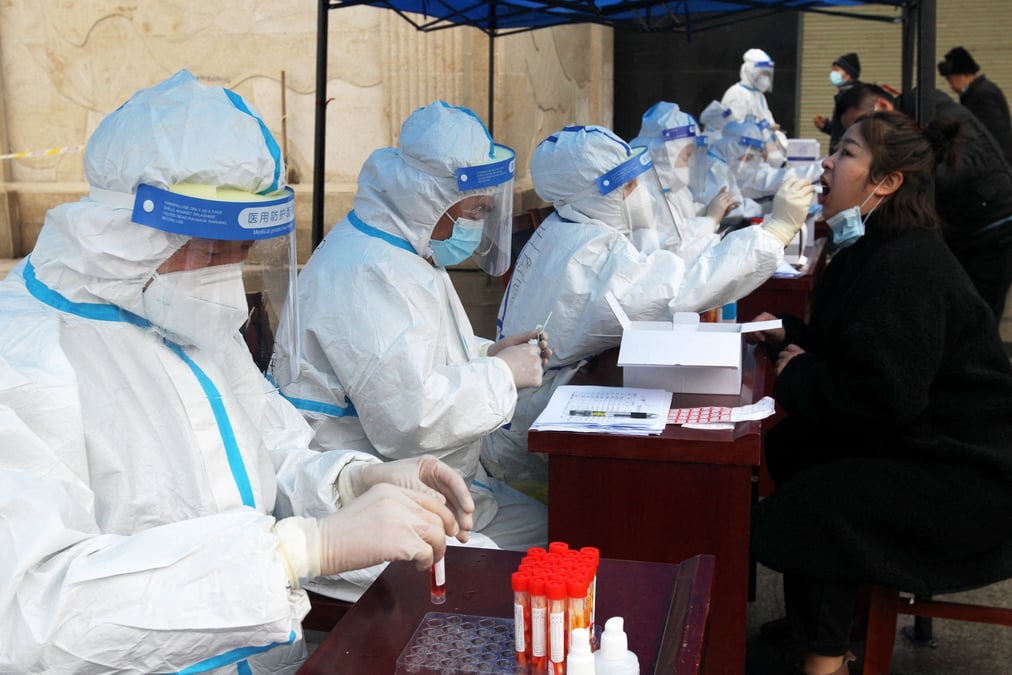 Coronavirus: en chine, les restrictions locales se multiplient