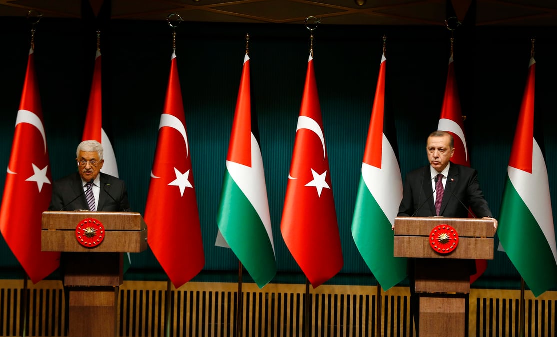 Erdogan denonce "l'hypocrisie occidentale" apres les attentats a paris