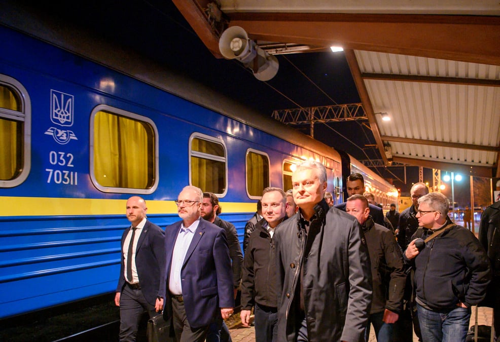 Les dirigeants de la pologne et des etats baltes en deplacement a kyiv