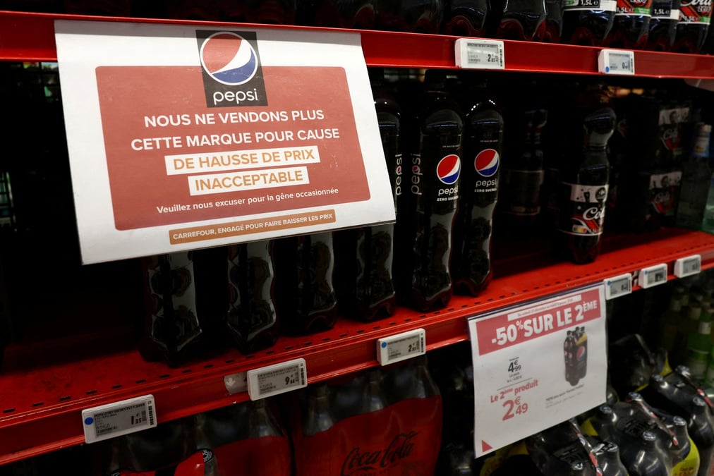 Photo d'archives d'un rayon epicerie d'un supermarche carrefour