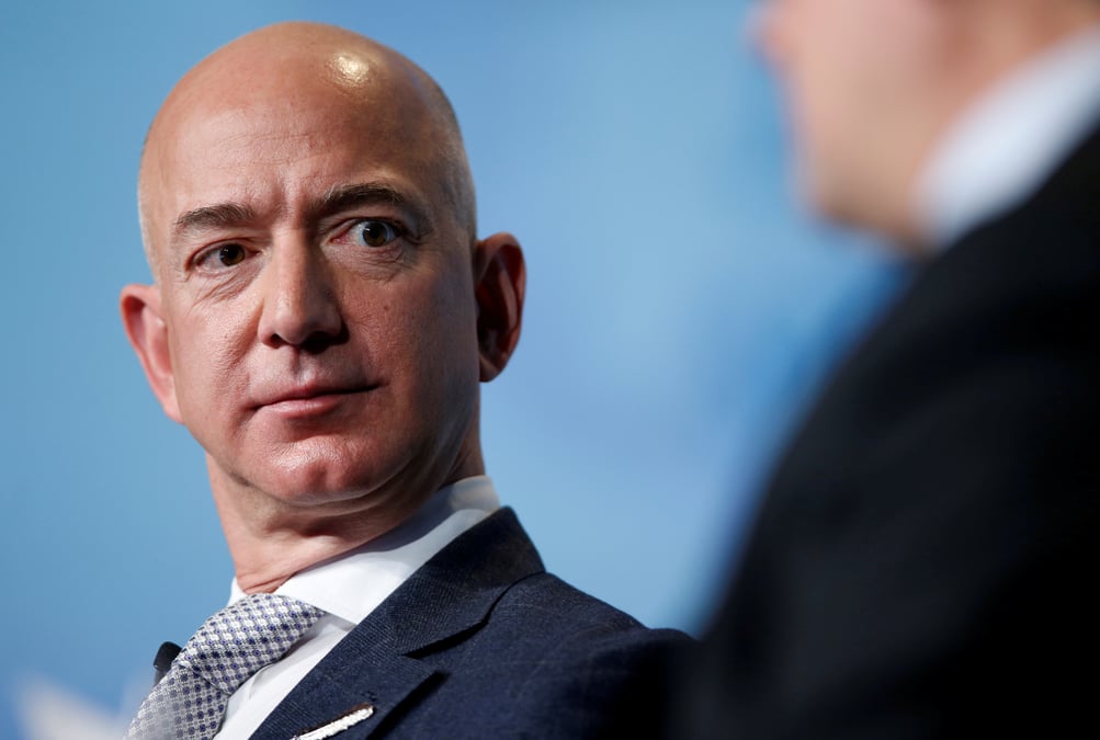 Jeff bezos accuse le proprietaire du national enquirer de chantage