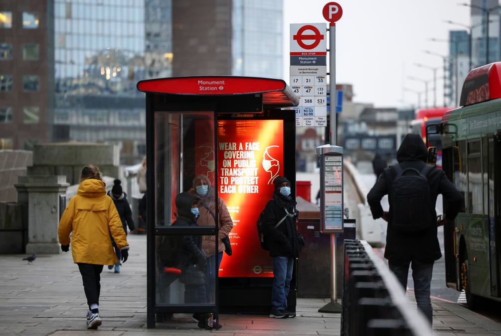 Angleterre: des documents classifies trouves a un arret de bus