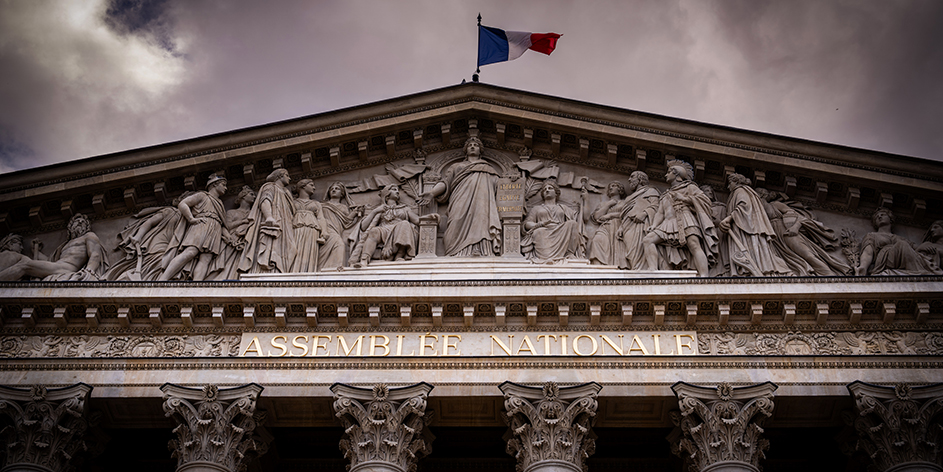 « Les parlementaires ont fait tomber un gouvernement qui, en quelque sorte, réalisait son pari » sur la croissance, selon Anthony Morlet-Lavidalie de Rexecode.