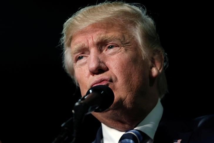 Trump denonce un complot et une "election truquee"