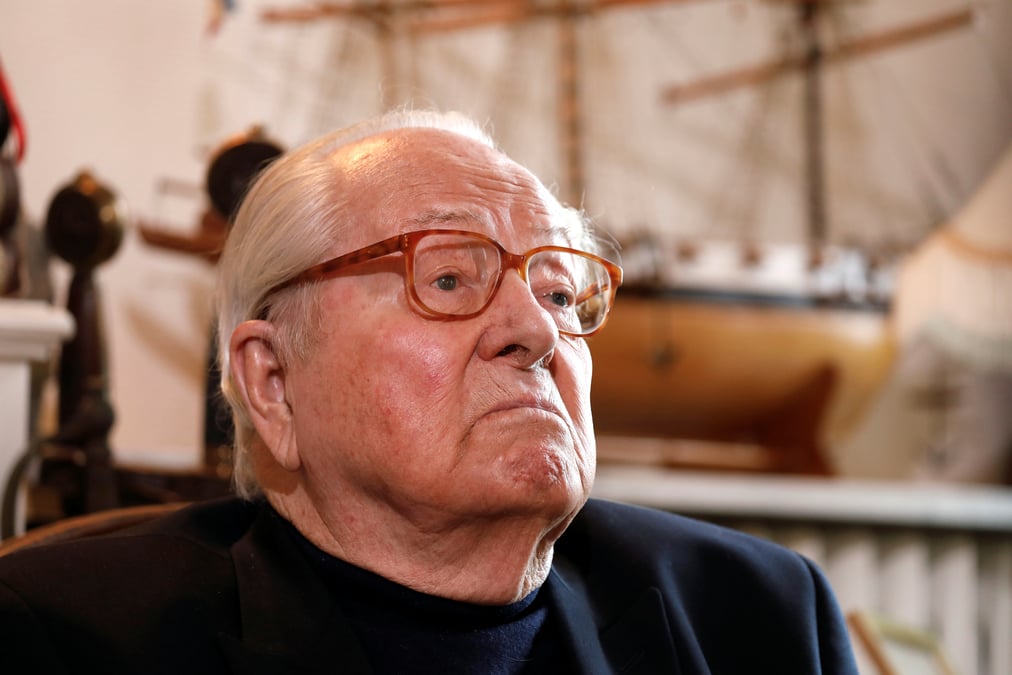Jean-marie le pen mis en examen pour detournement de fonds publics