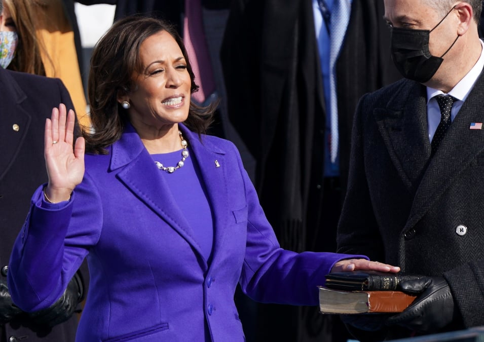 Kamala harris investie a la vice-presidence des etats-unis