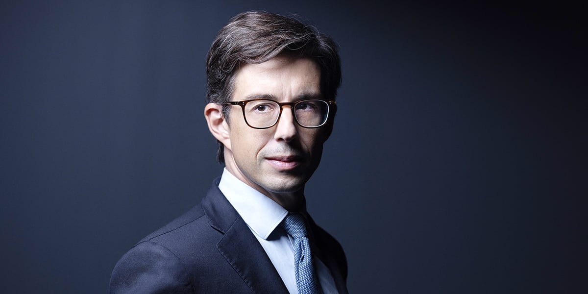 Le nouveau directeur de l'université Sciences Po, Luis Vassy, pose lors d'une séance photo à Paris le 16 septembre 2024.
