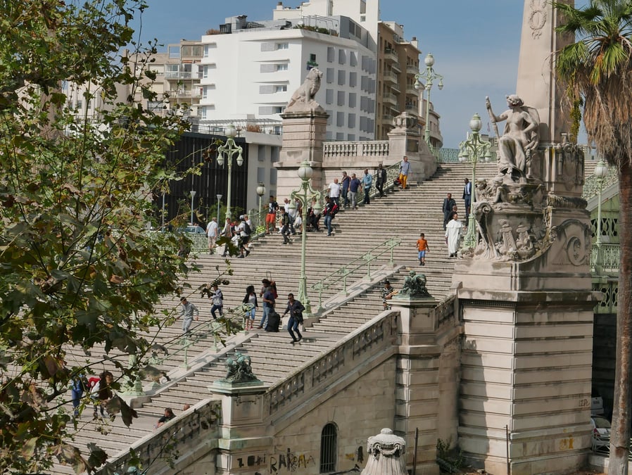 L'identite du tueur de marseille reste incertaine