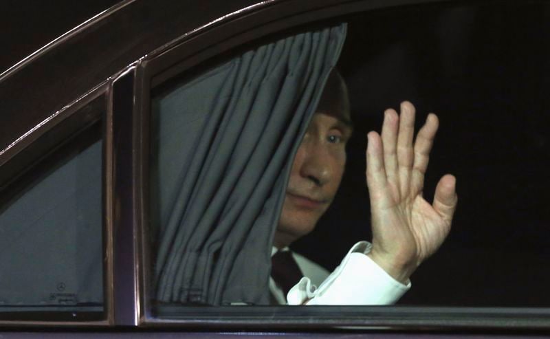 Un dialogue Russie-Ukraine à Caen serait symbolique, dit Le Drian