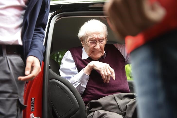 Un comptable d'auschwitz condamne a quatre ans de prison