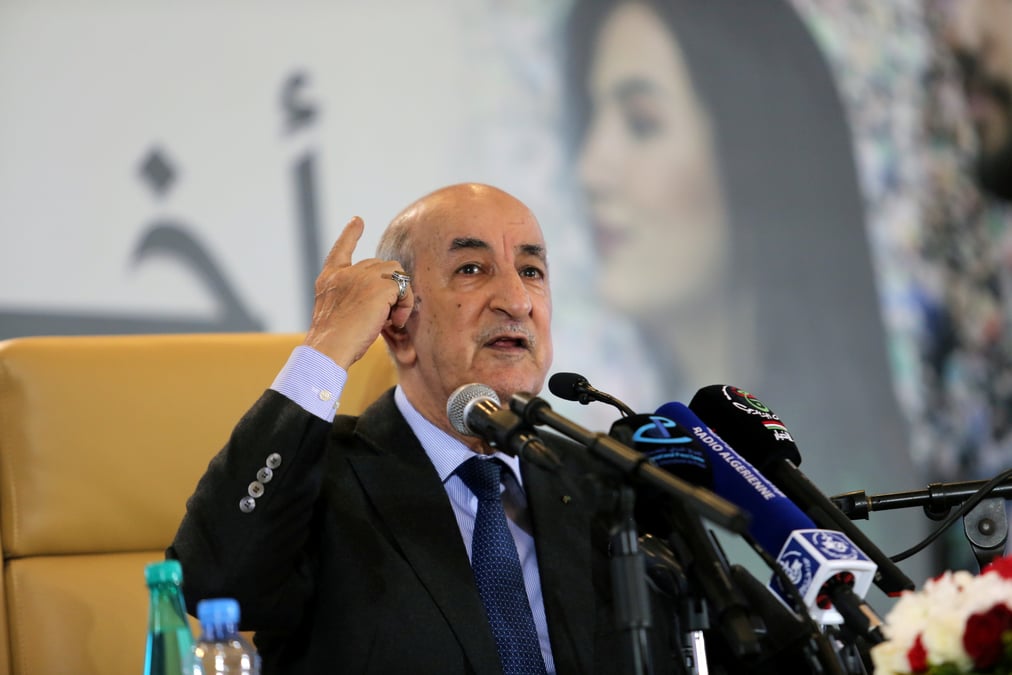 Algerie: le president nomme une commission pour reviser la constitution