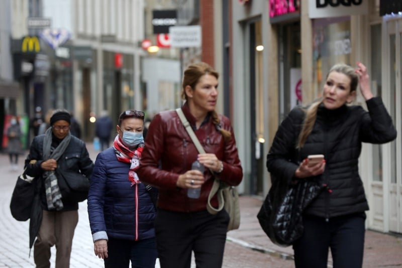 Les pays-bas vont a leur tour lever l'obligation du port du masque en exterieur