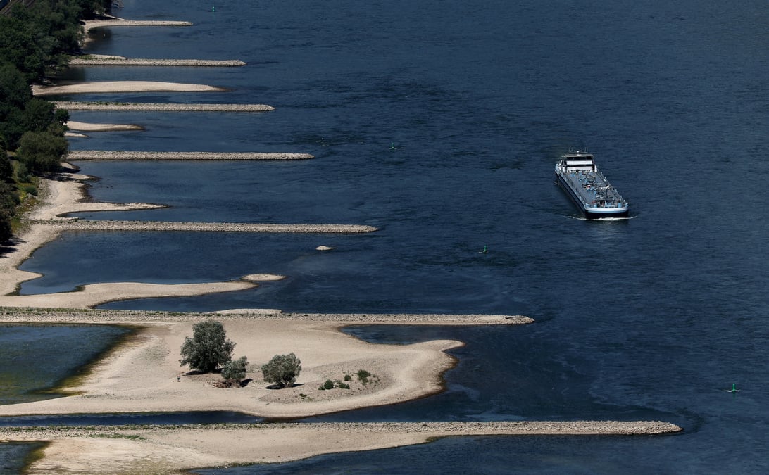 Allemagne: le faible niveau des eaux du rhin continue de perturber le transport fluvial