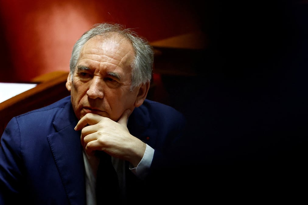 François Bayrou devra répondre aux critiques sur la lenteur de mise en œuvre des engagements pris par le gouvernement Attal envers les agriculteurs.