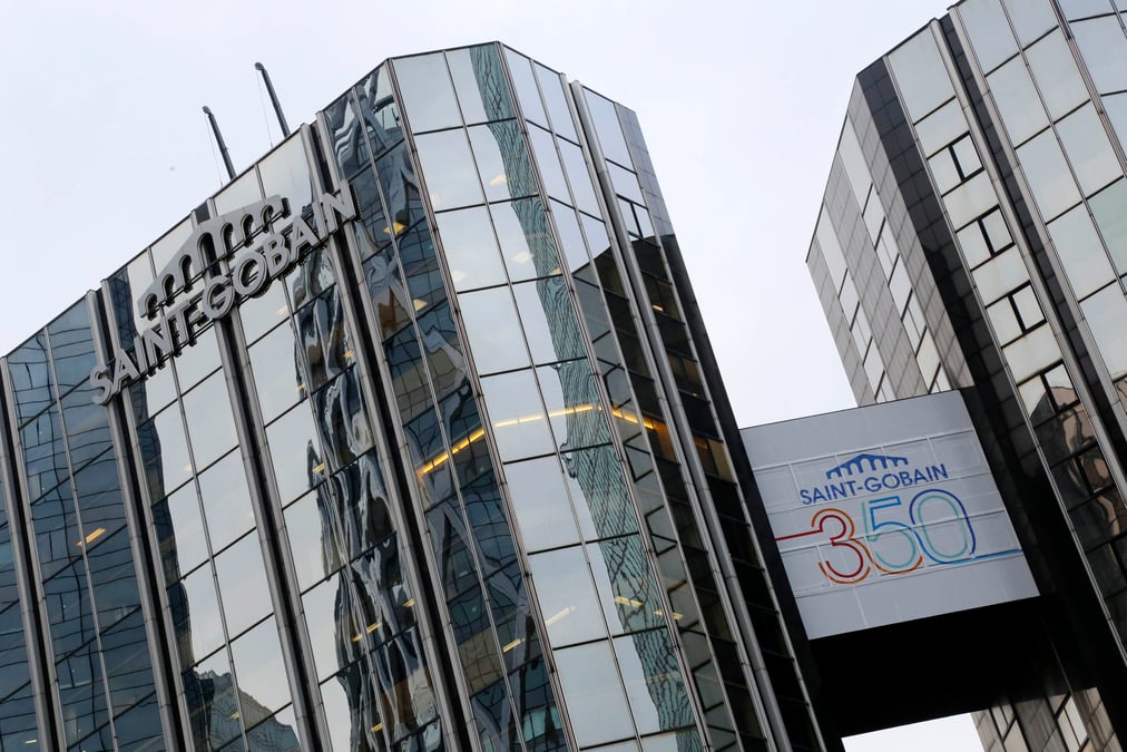 Saint-gobain ne compte pas fusionner ses activites mortier avec sika