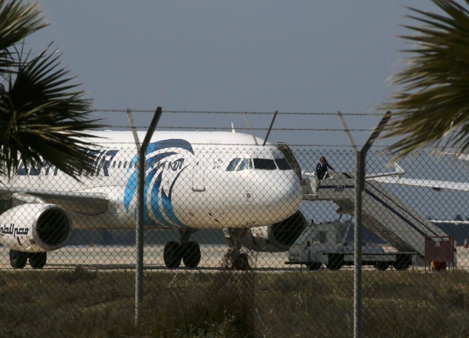 Un avion d'egyptair detourne sur chypre