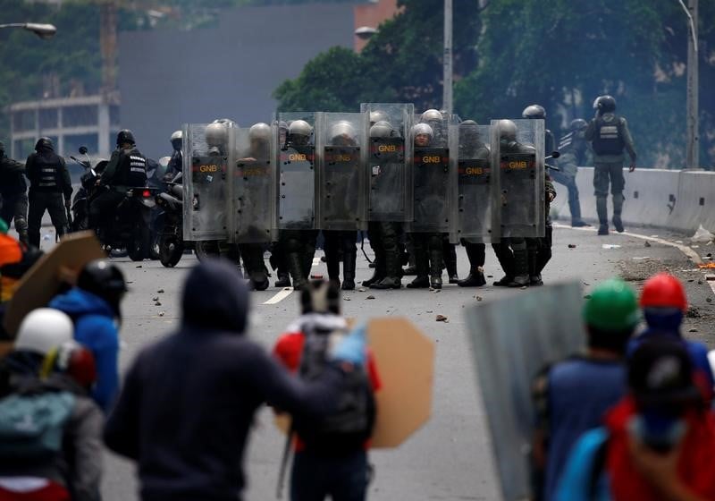 Huit pays d'amerique du sud condamnent les violences au venezuela