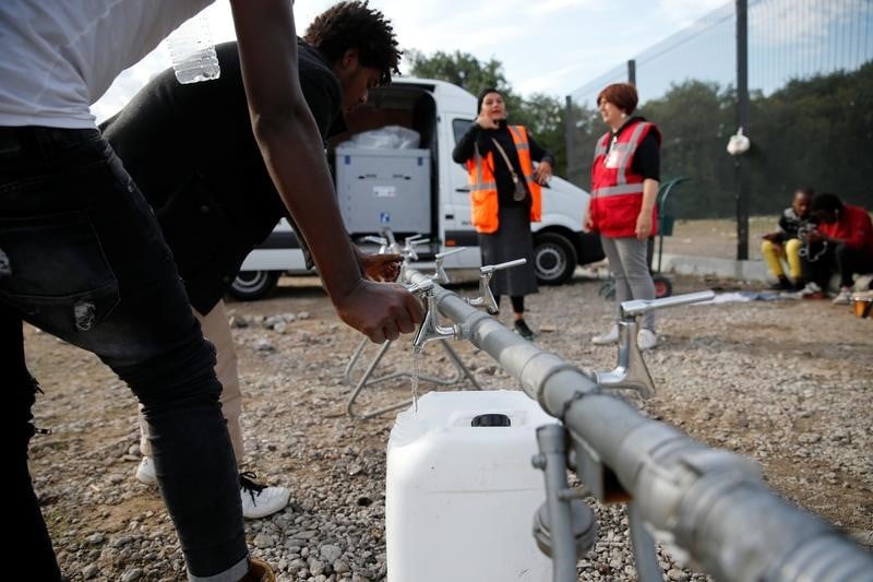 La france doit garantir l'eau potable aux migrants a calais, selon l'onu